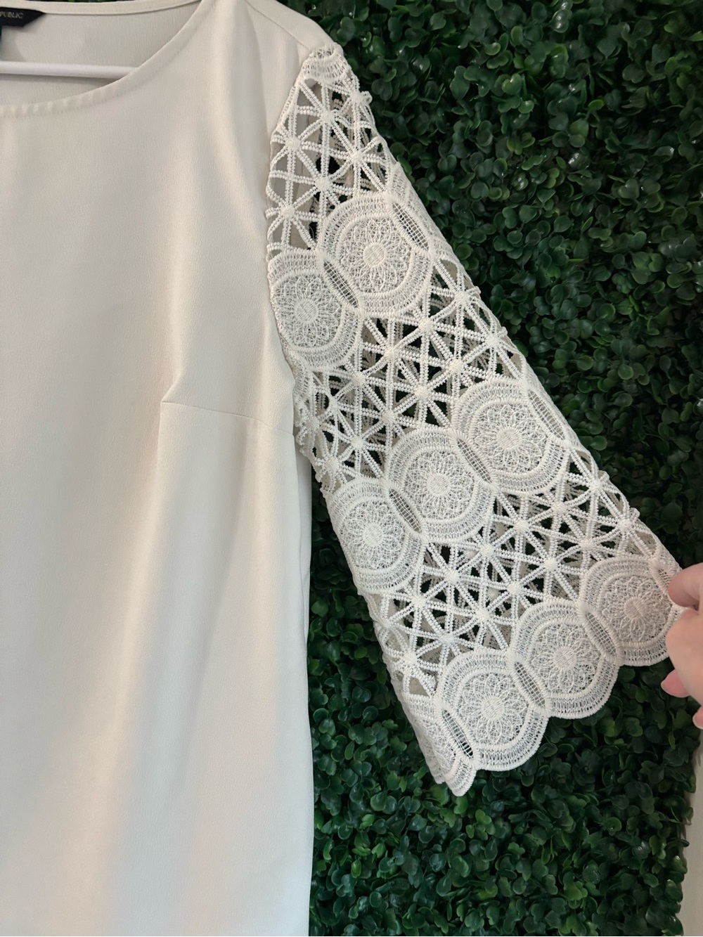 Sz M Banana Republic Ivory Crochet Lace Sleeve Blouse